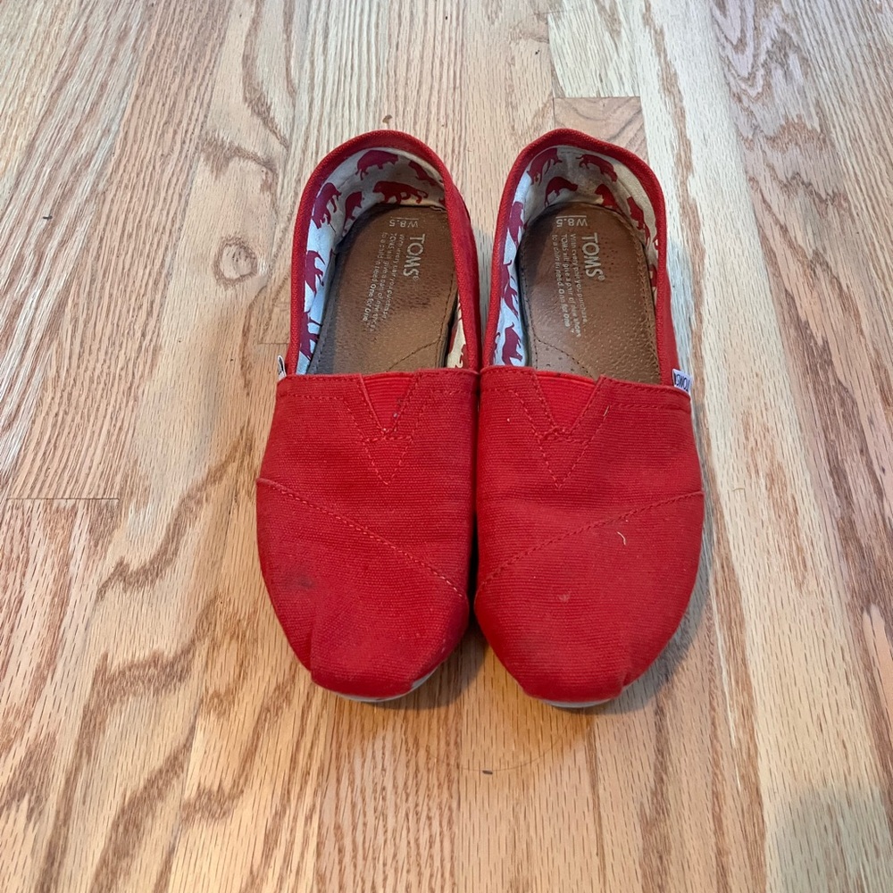 TOMS Womens Red Slip-On Shoes Sz 8.5